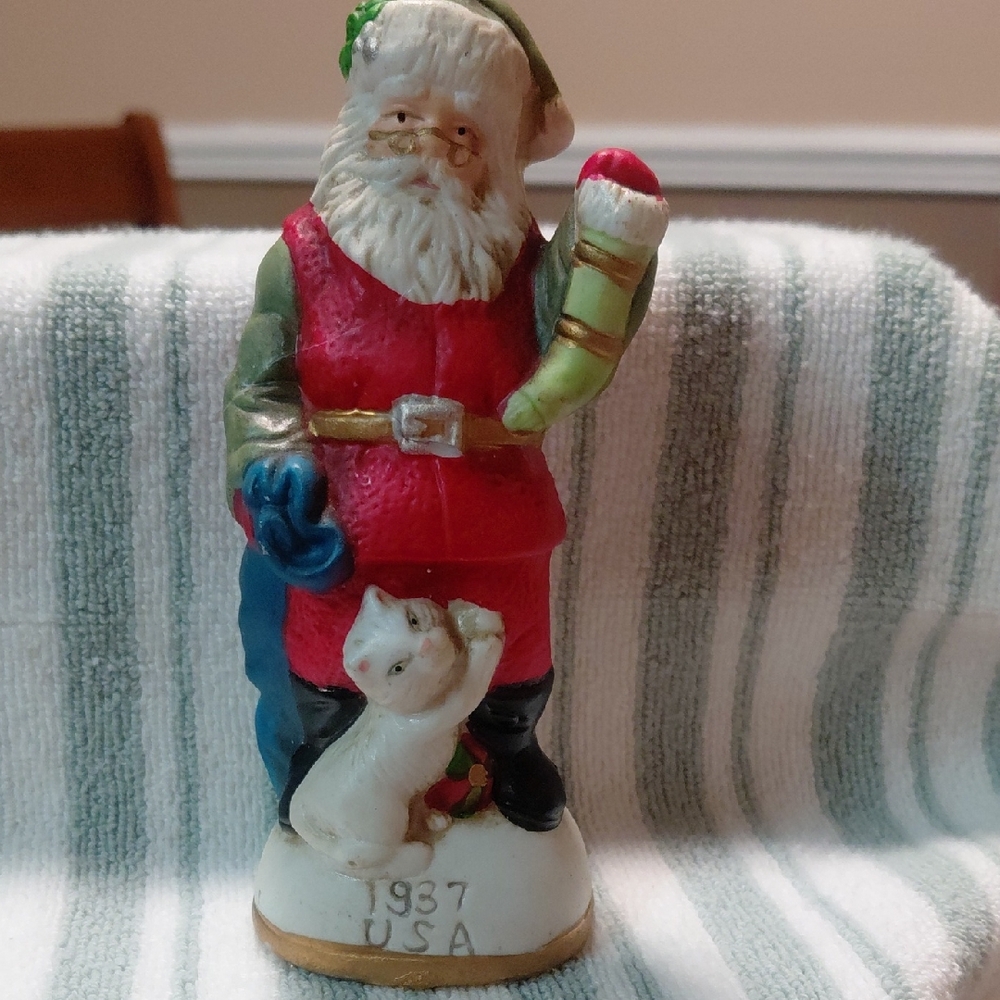 Holiday Traditions Vintage Old World Santa Claus USA Figurine with Cat